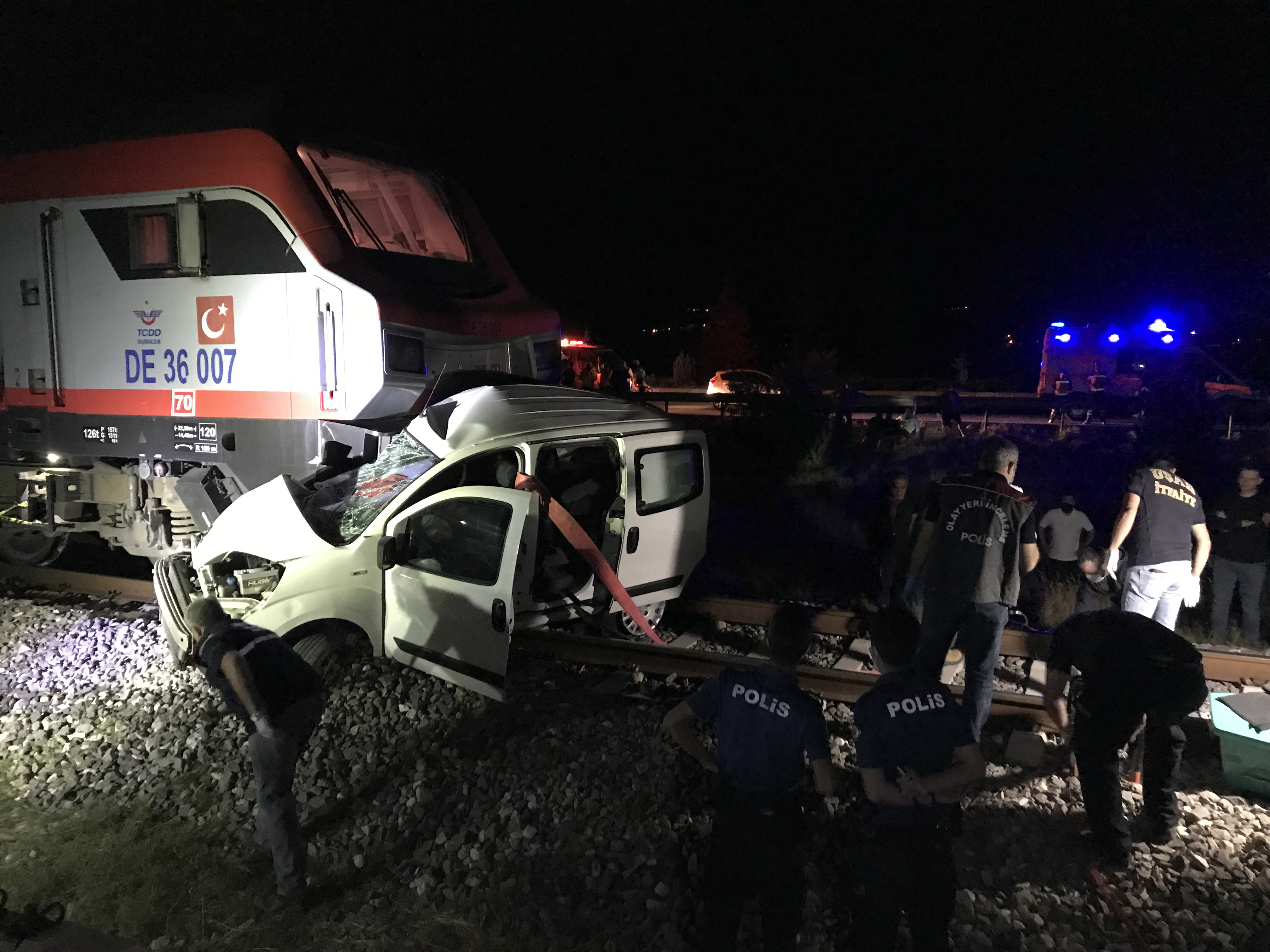 Uşak'ta hemzemin geçitte kaza: 2 ölü