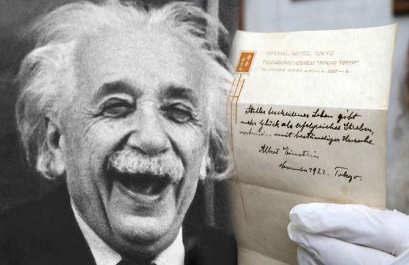 Einstein'in "mutluluk formülleri" 1 milyon 560 bin dolara alıcı buldu!