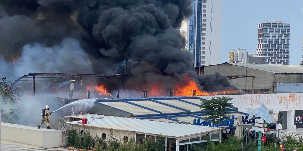 Kartal'da balık restoranı alev alev yandı: Vatandaş müdahale etti