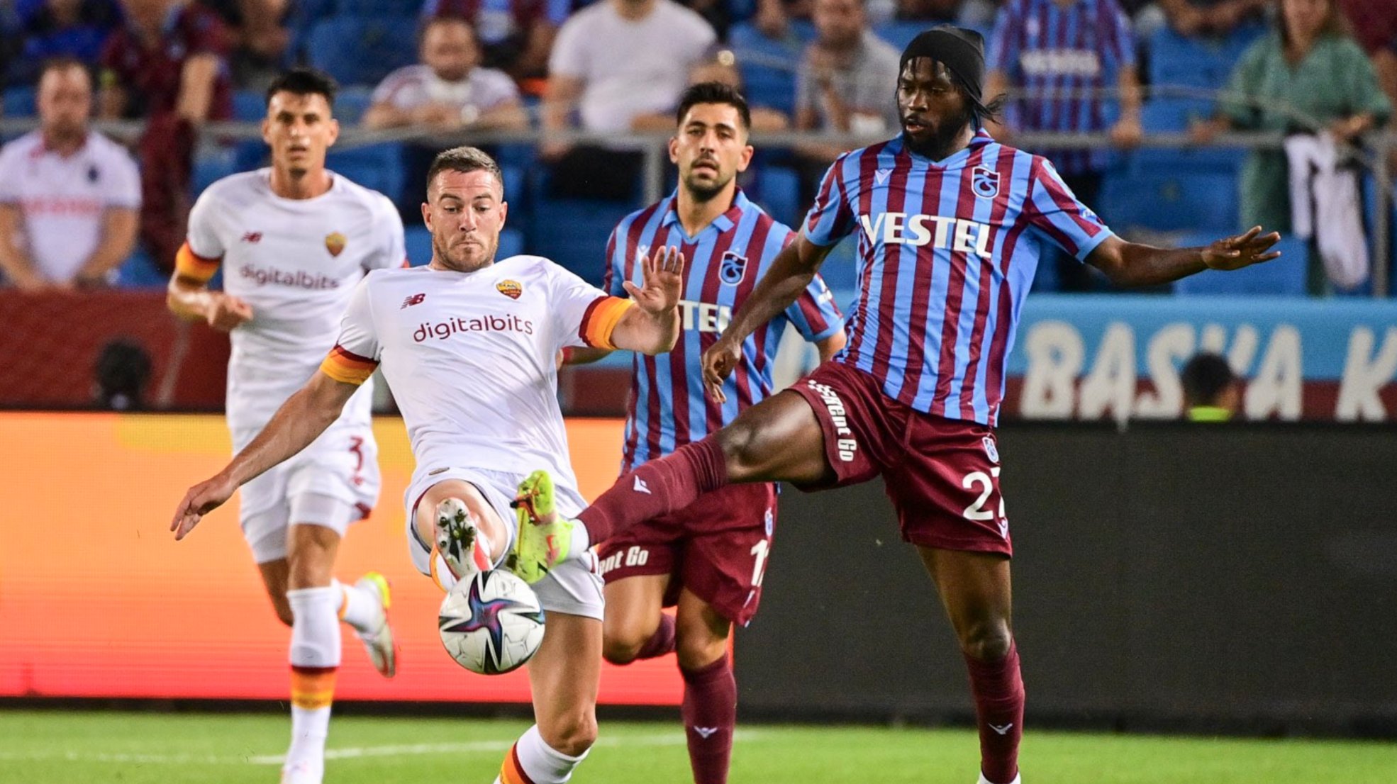 Trabzonspor, Roma'ya evinde 2-1 yenildi