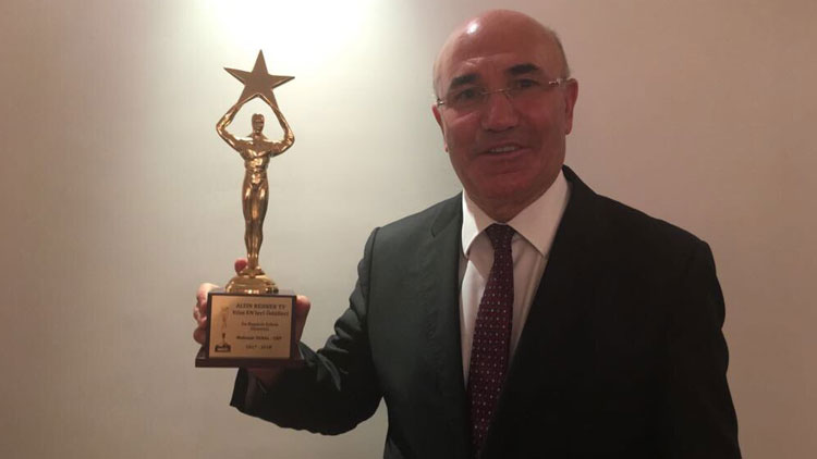 Mahmut Tanal yılın en iyi siyasetçisi seçildi