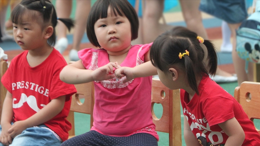 Çin, 41 yıl sonra 'tek çocuk' politikasını terk ediyor