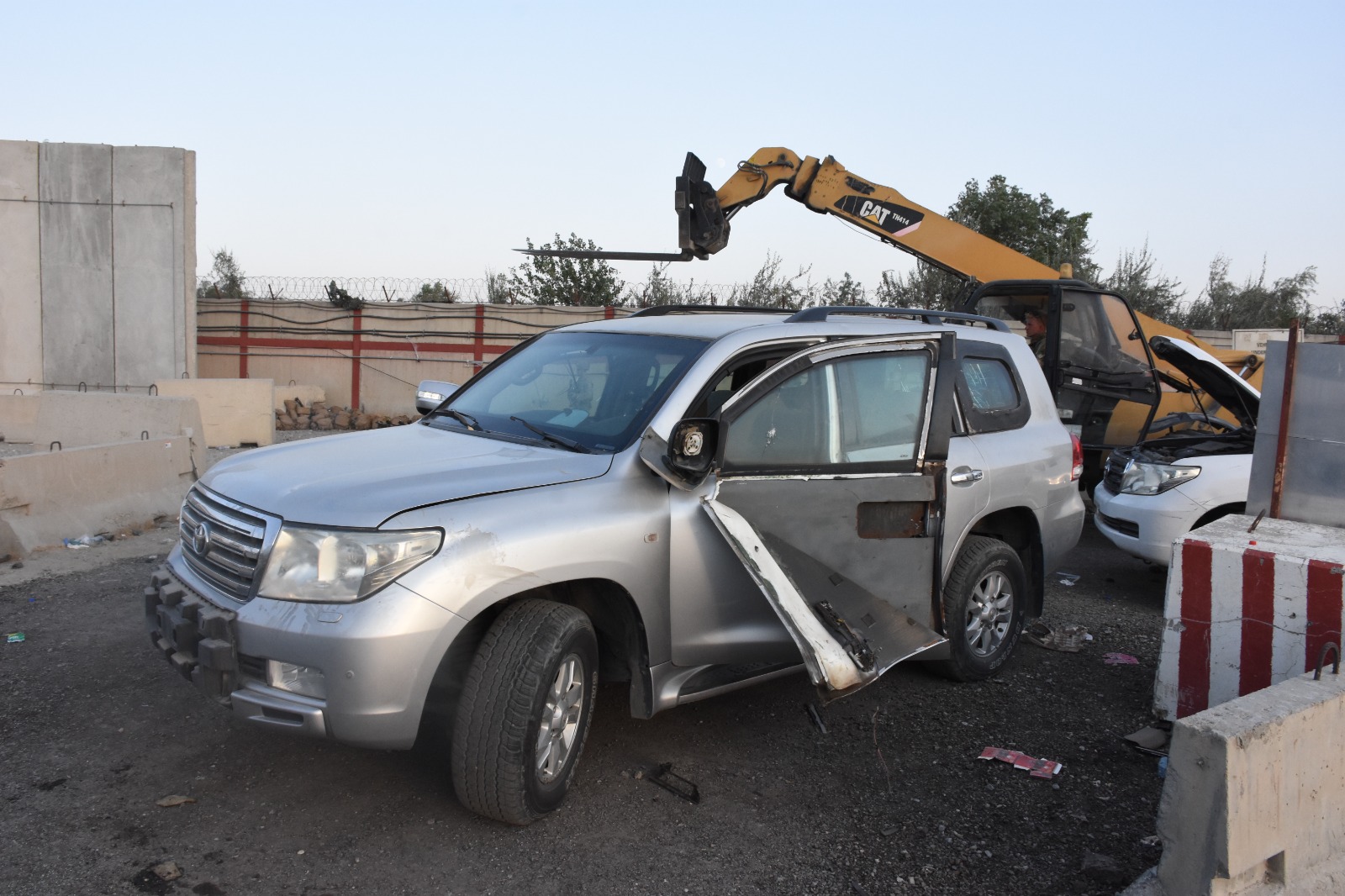 Kabil'deki tahliye izdihamından geriye araç hurdalığı kaldı
