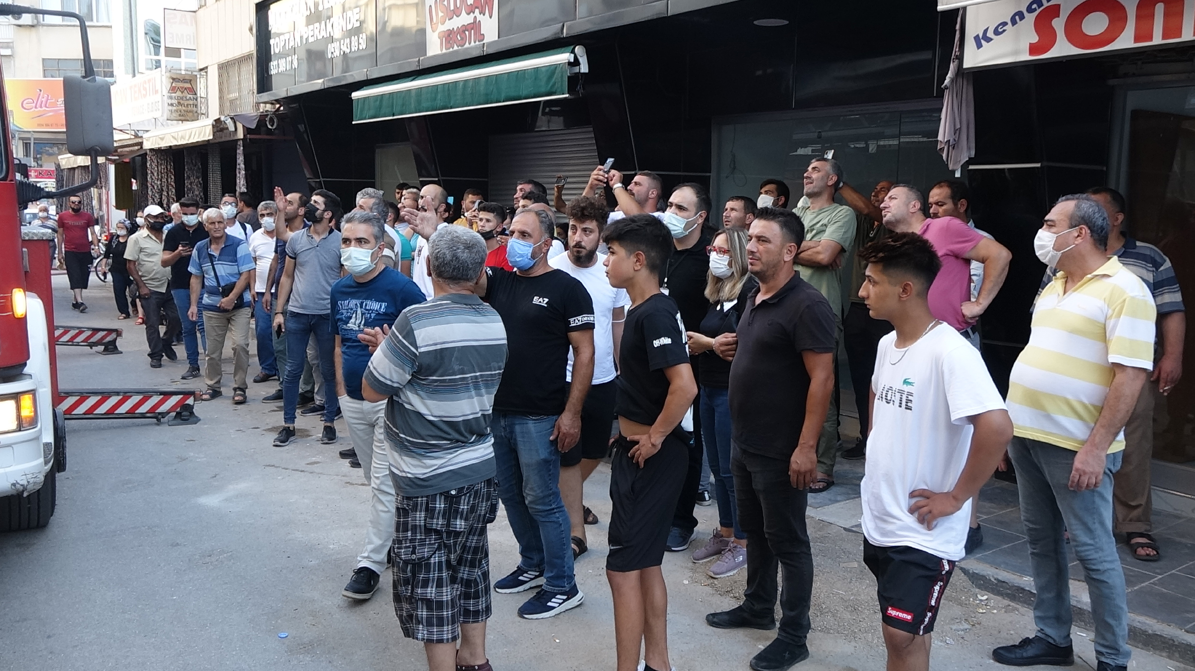 Film izler gibi yangın izlediler