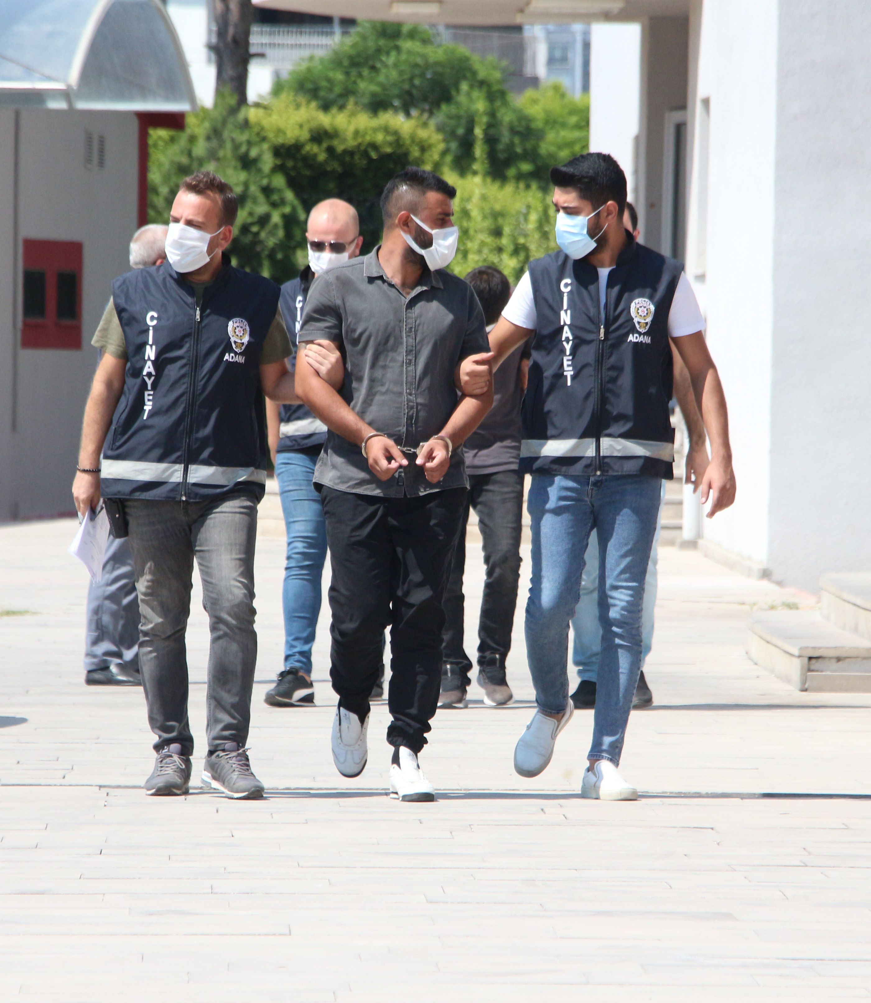 Yüreğir'de 'uyuşturucu' çatışması