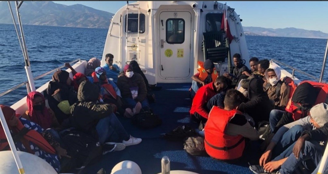 Ayvacık açıklarında 52 kaçak göçmen kurtarıldı