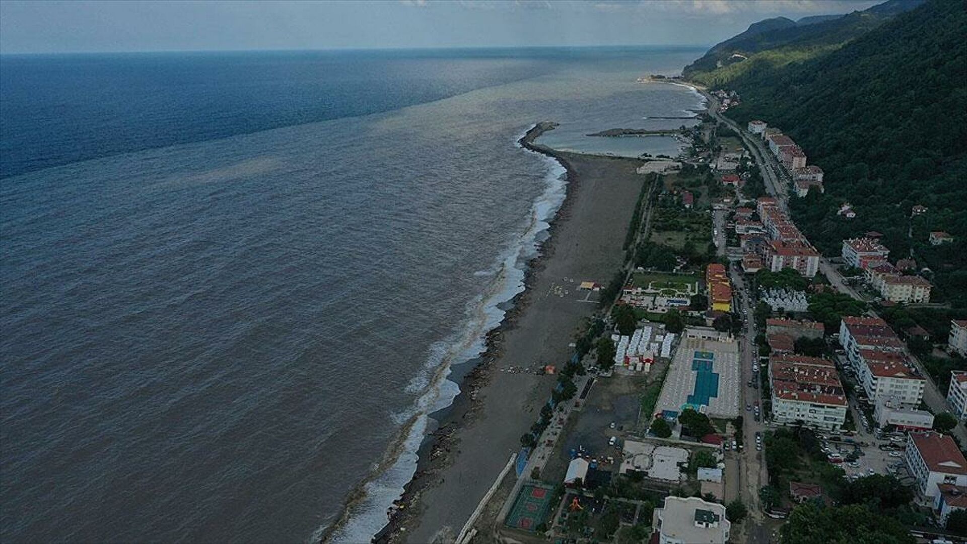 Afet bölgesinde salgın hastalık artınca denize girmek yasaklandı