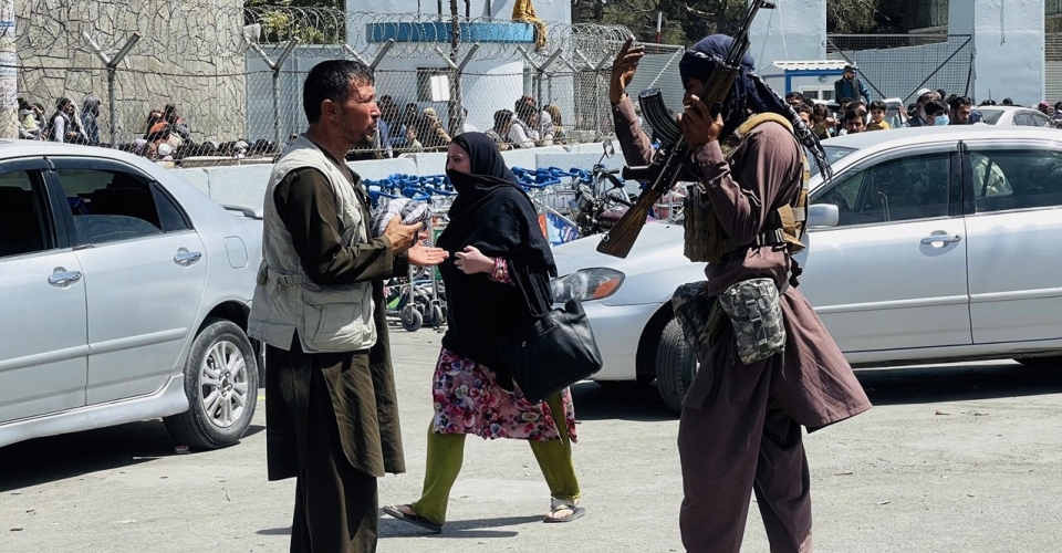 Taliban Sözcüsü: Müzik yasak, erkeksiz kadın 2 günden uzun yolculuk yapamayacak