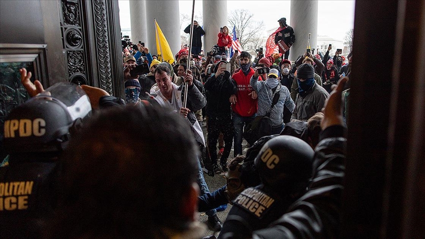 ABD'deki Kongre binası baskınında darbedilen polislerden Trump ve destekçilerine dava