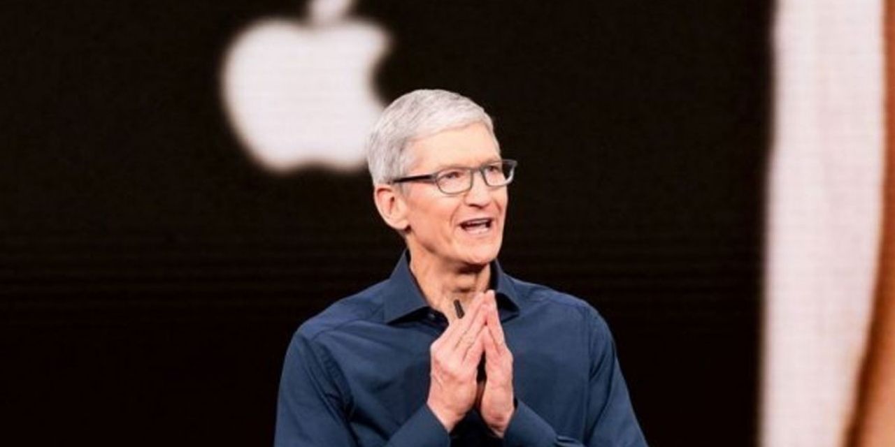 Apple'ın CEO'su Tim Cook'a 750 milyon dolar değerinde hisse verildi