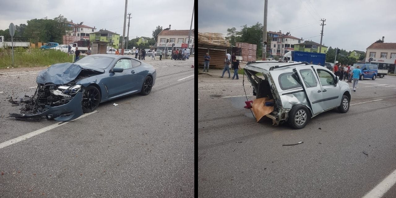 Samsun'da otomobil hafif ticari araca çarptı: 2 ölü, 1 yaralı