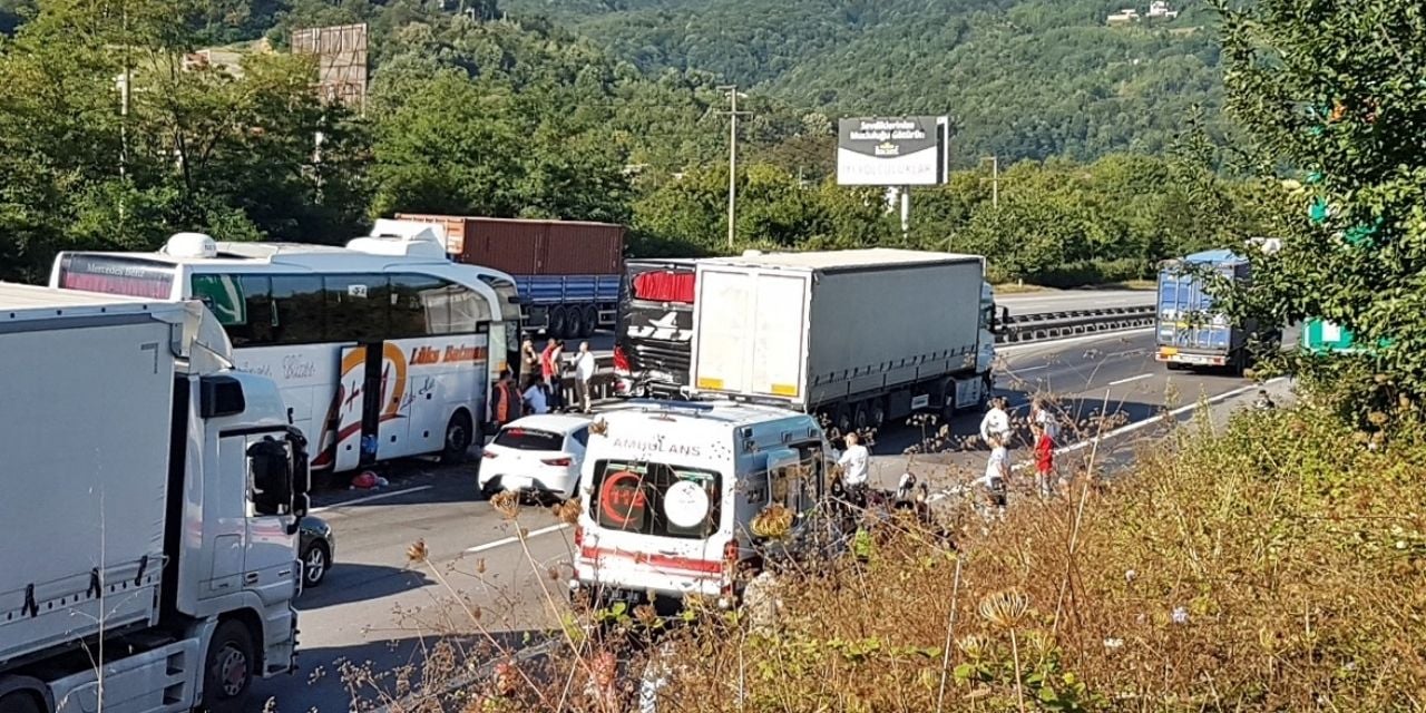 TEM'de zincirleme kaza: 10 kişi yaralandı