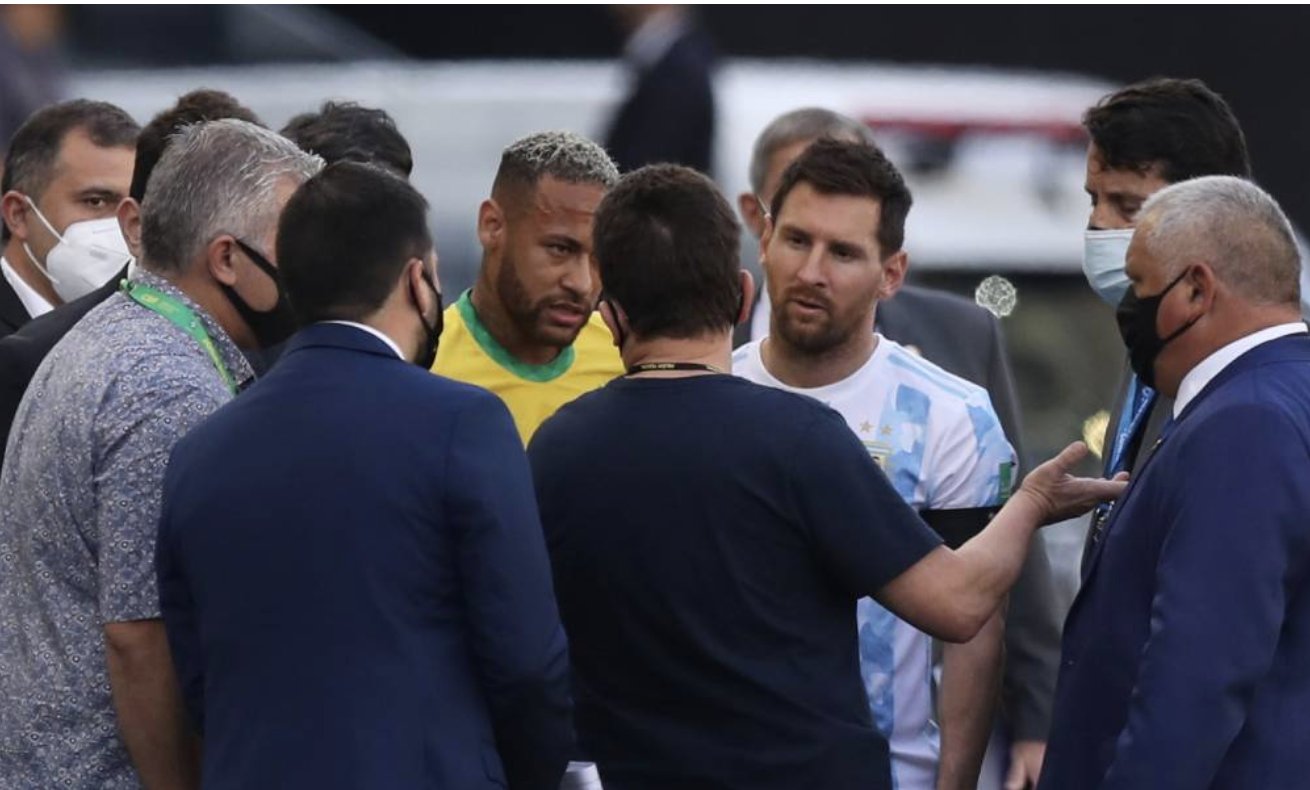 Futbol tarihinde bir ilk! Brezilya-Arjantin maçı askıya alındı