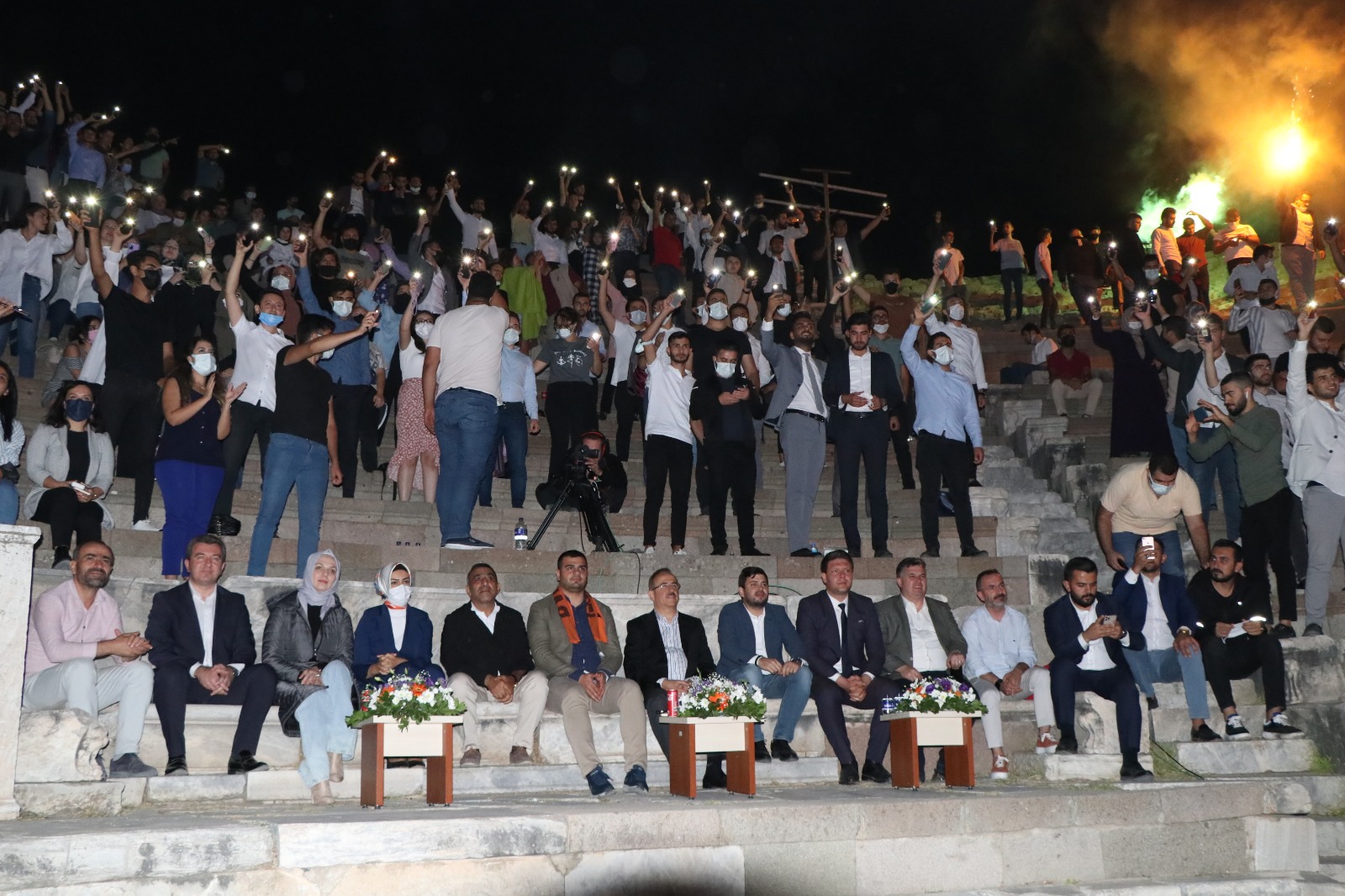 AKP, bu sefer de antik tiyatroda meşale yaktı