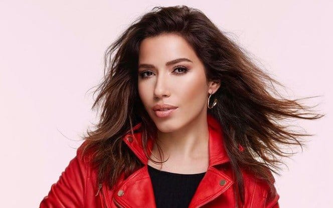 Şarkıcı Burcu Güneş: Babamın ikinci eşinin açıklamaları tamamen yalan