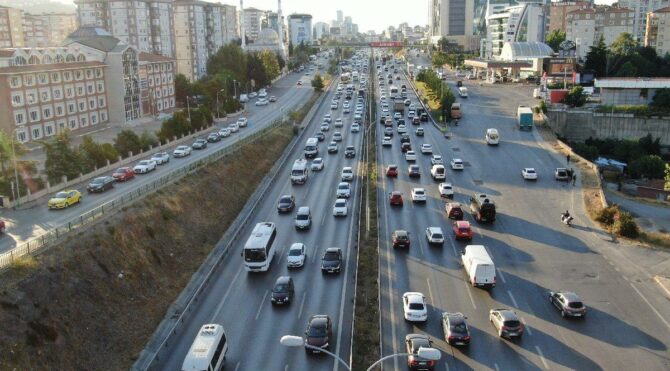 İstanbul'da trafik yoğunluğu yüzde 63'ü gördü