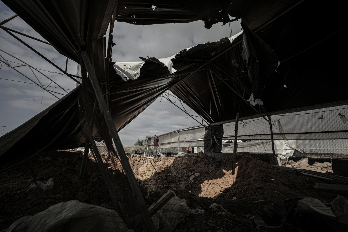 İsrail Gazze'yi yine vurdu