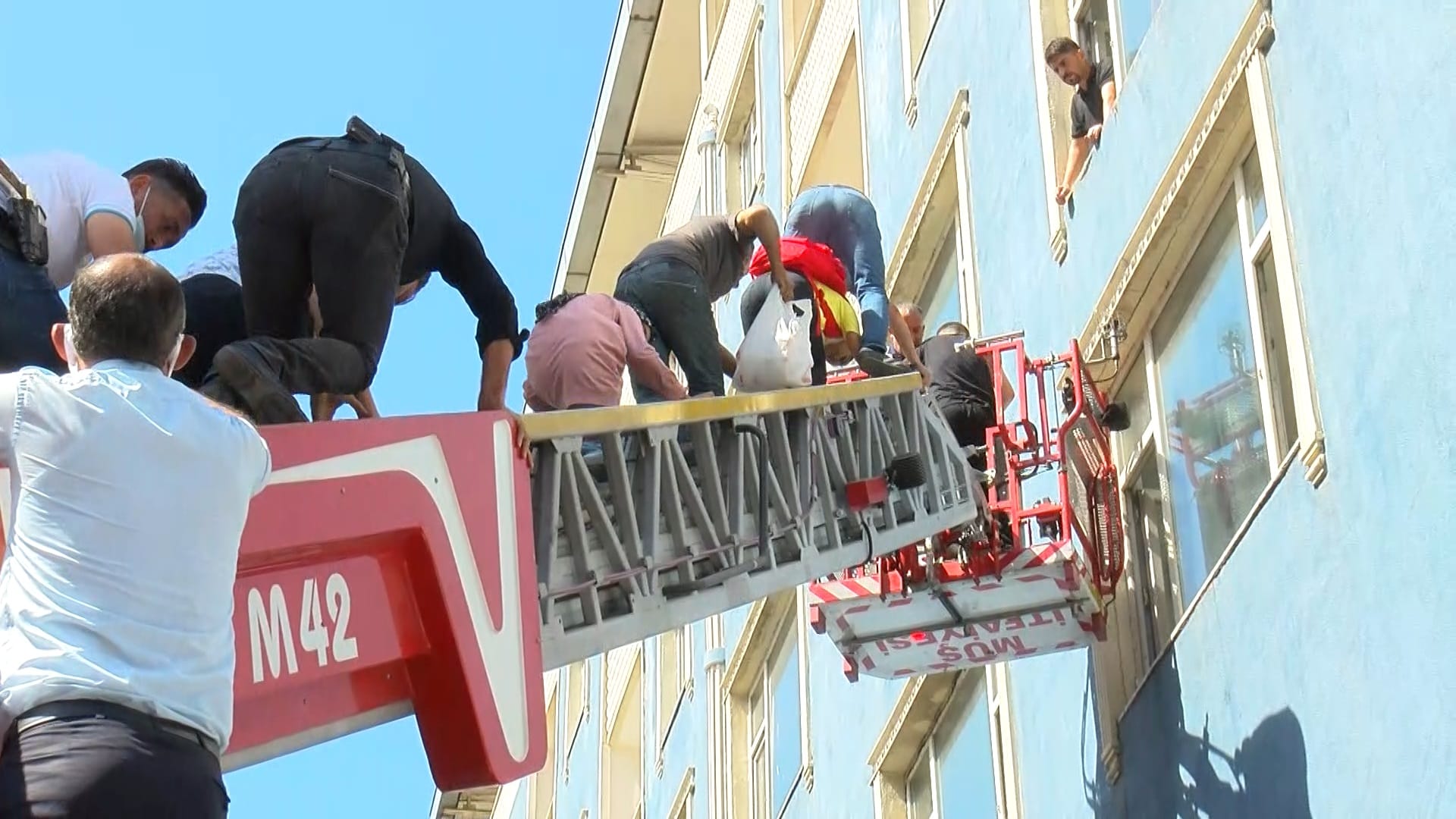 Eğitim merkezinde yangın paniği!