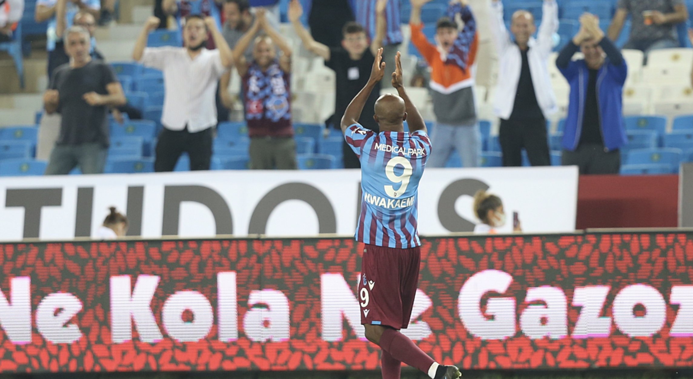 Trabzonspor'un golcüsü Nwakaeme'den 45 yıl sonra bir ilk!