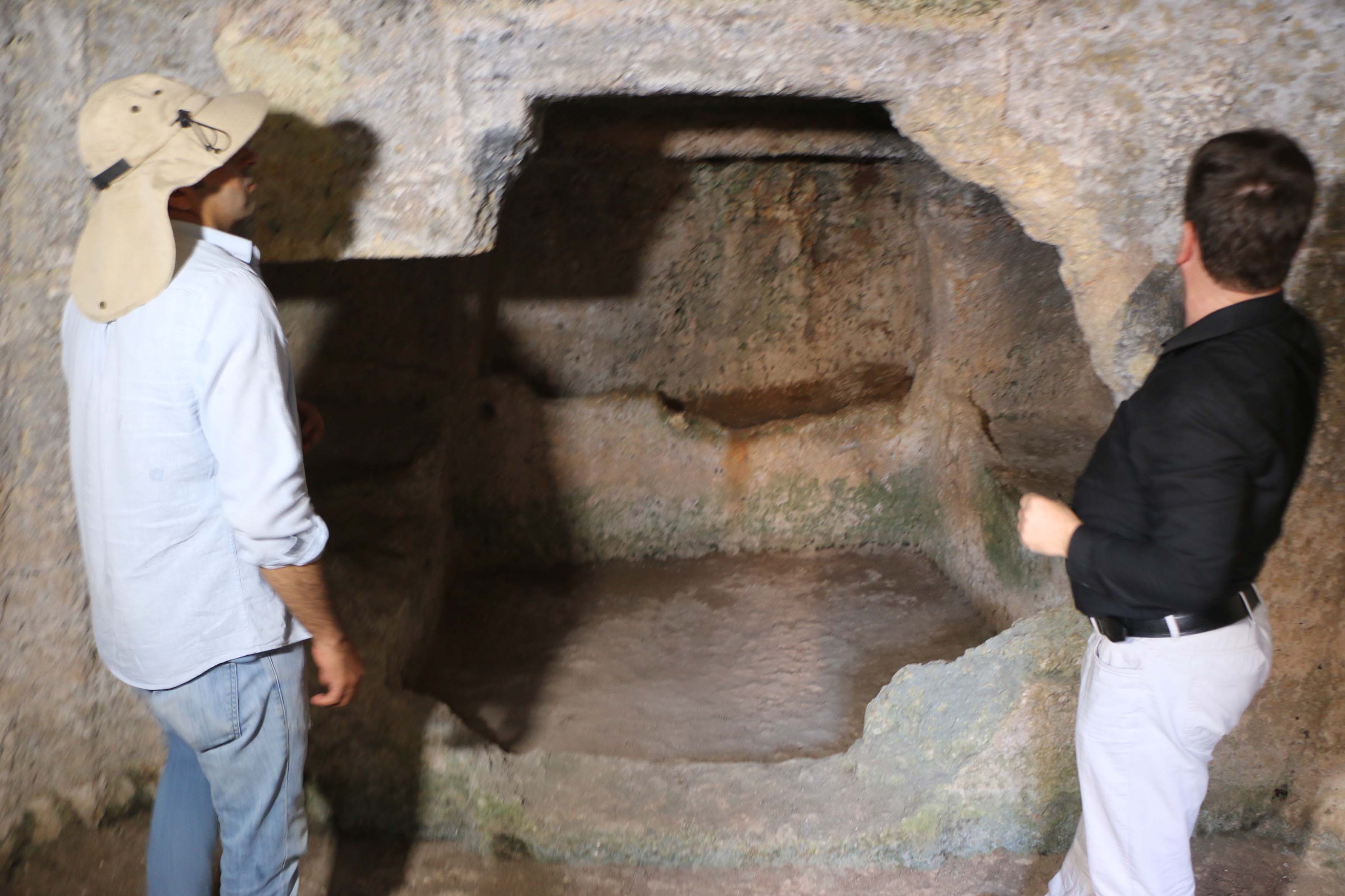 Adıyaman'da Roma dönemine ait odalı, 60 aile mezarlığı bulundu