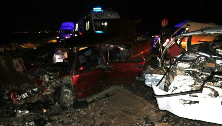 Diyarbakır’da feci kaza: 2 ölü, 10 yaralı