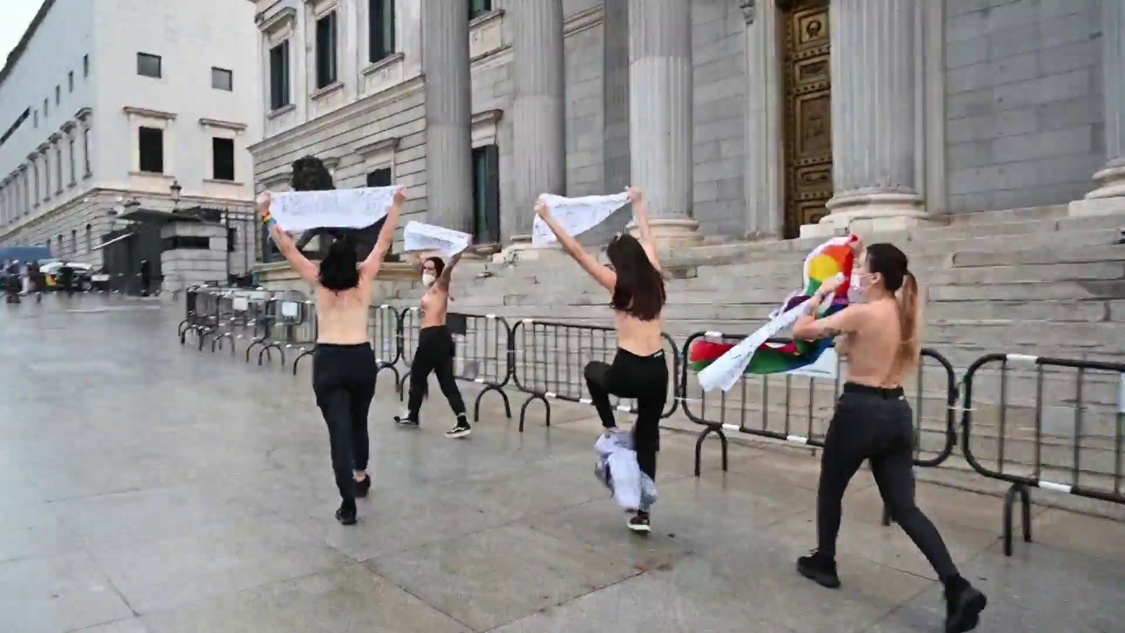 Femen'den  Madrid'de homofobi gösterisi