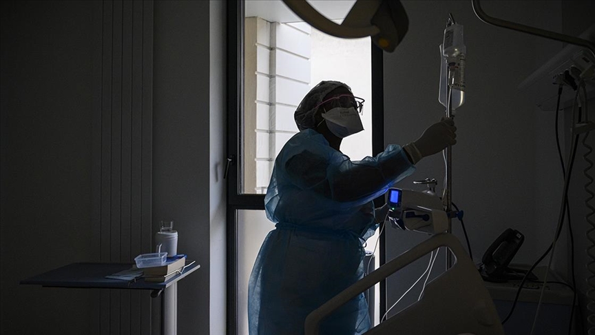 Fransa'da koronavirüs aşısı olmayan sağlık çalışanları işlerinden uzaklaştırılıyor