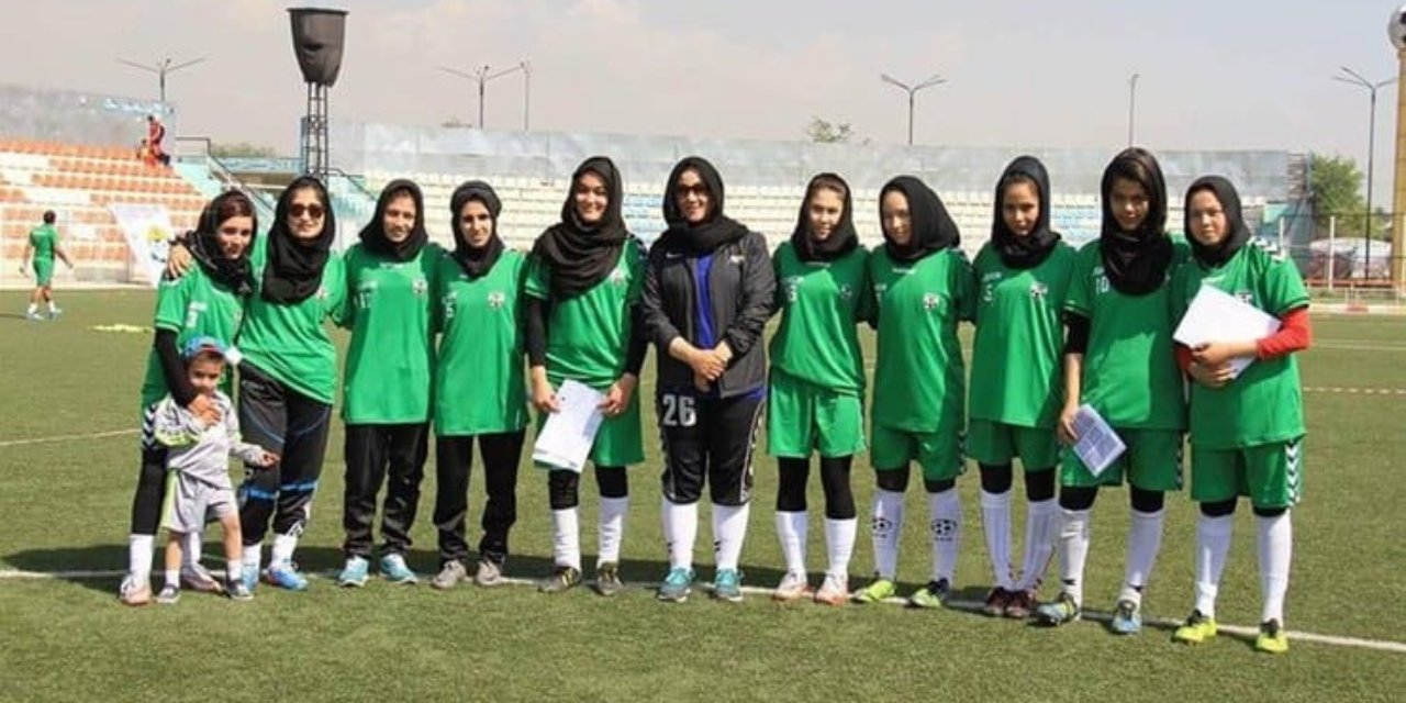 Afgan kadın futbol takımı Taliban'dan kaçtı, kalacak ülke arıyor