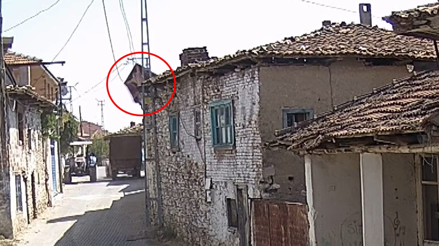 Tarhana sermek isterken düştü, hayatını kaybetti