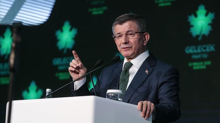 Ahmet Davutoğlu: Erdoğan başka bir evrende yaşıyor