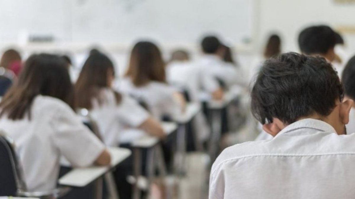 İstanbul'da bir lisede ders saatleri cuma namazına göre düzenlendi