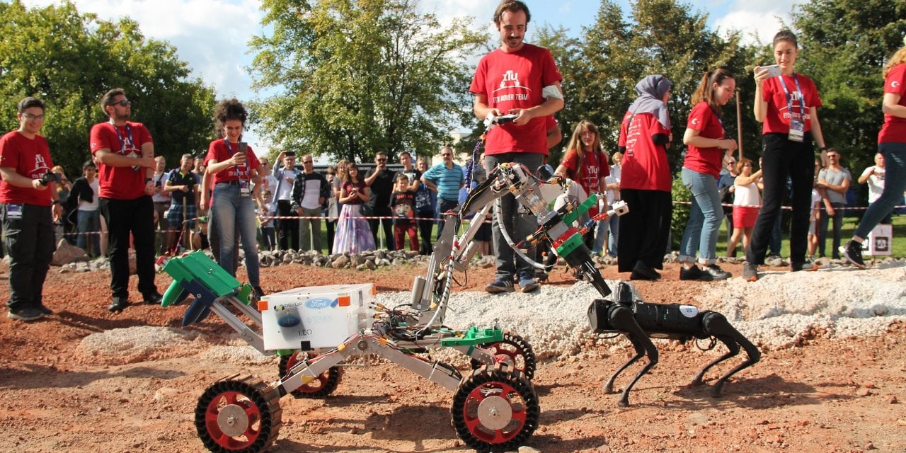 Avrupa'nın en büyük uzay ve robotik yarışmasında İTÜ öğrencileri iki ödül kazandı