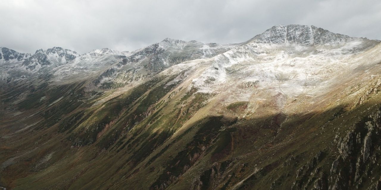 Kaçkar Dağı zirvesi beyazlara büründü