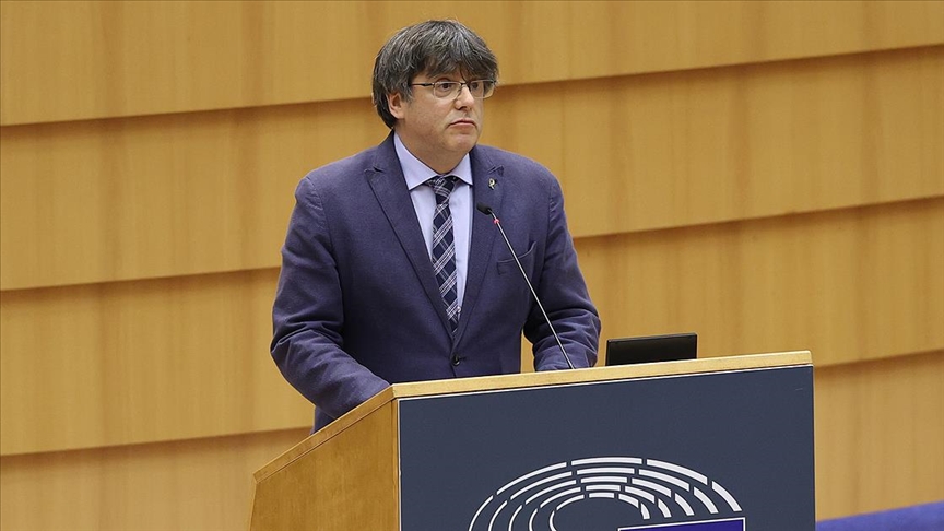 Katalan lider Puigdemont İtalya'da gözaltına alındı