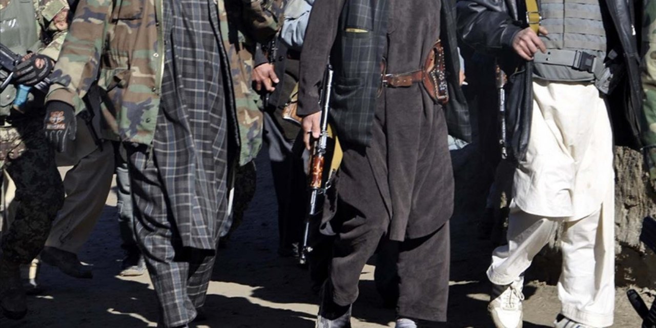 Afganistan: Taliban, meydanda 4 kişiyi vinçlere astı