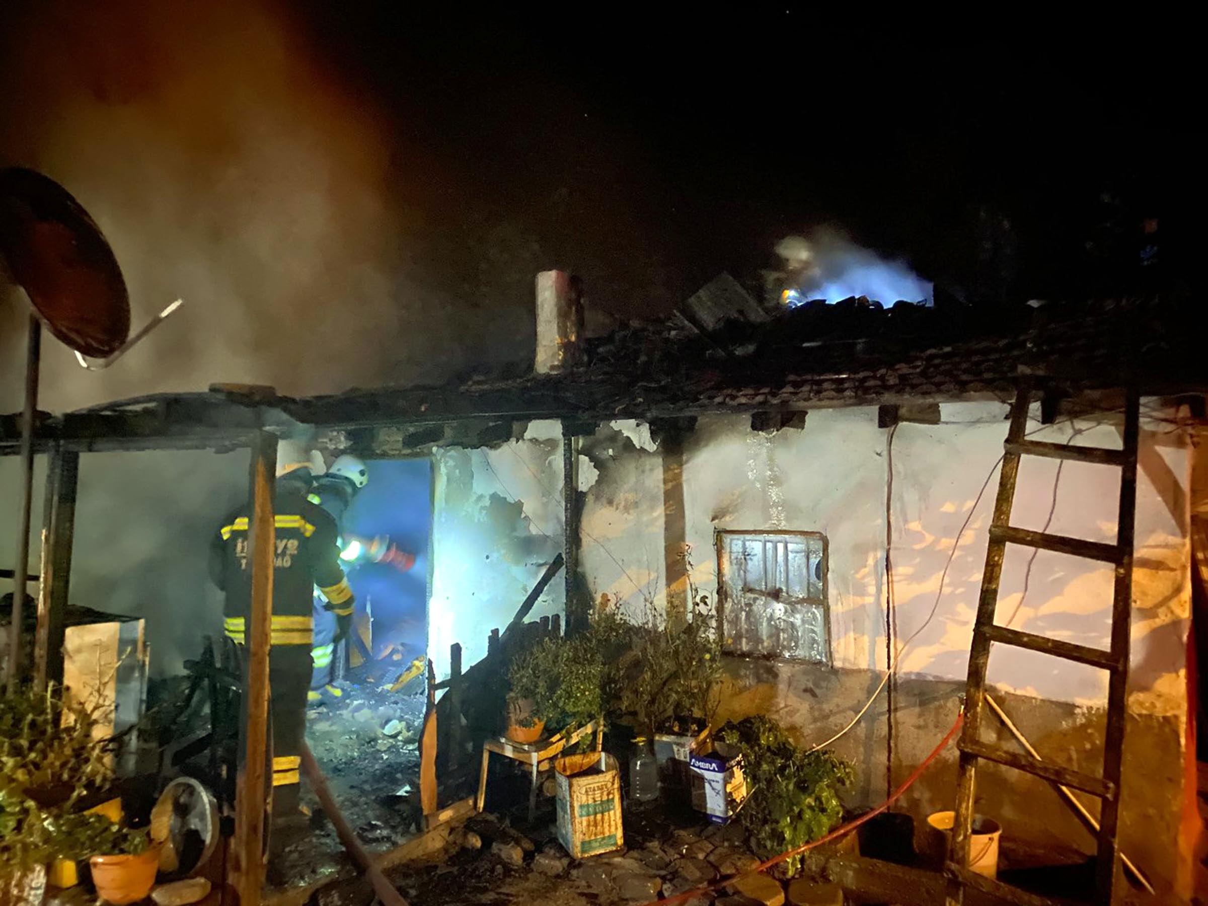 Malkara'da yanan ev kullanılamaz hale geldi