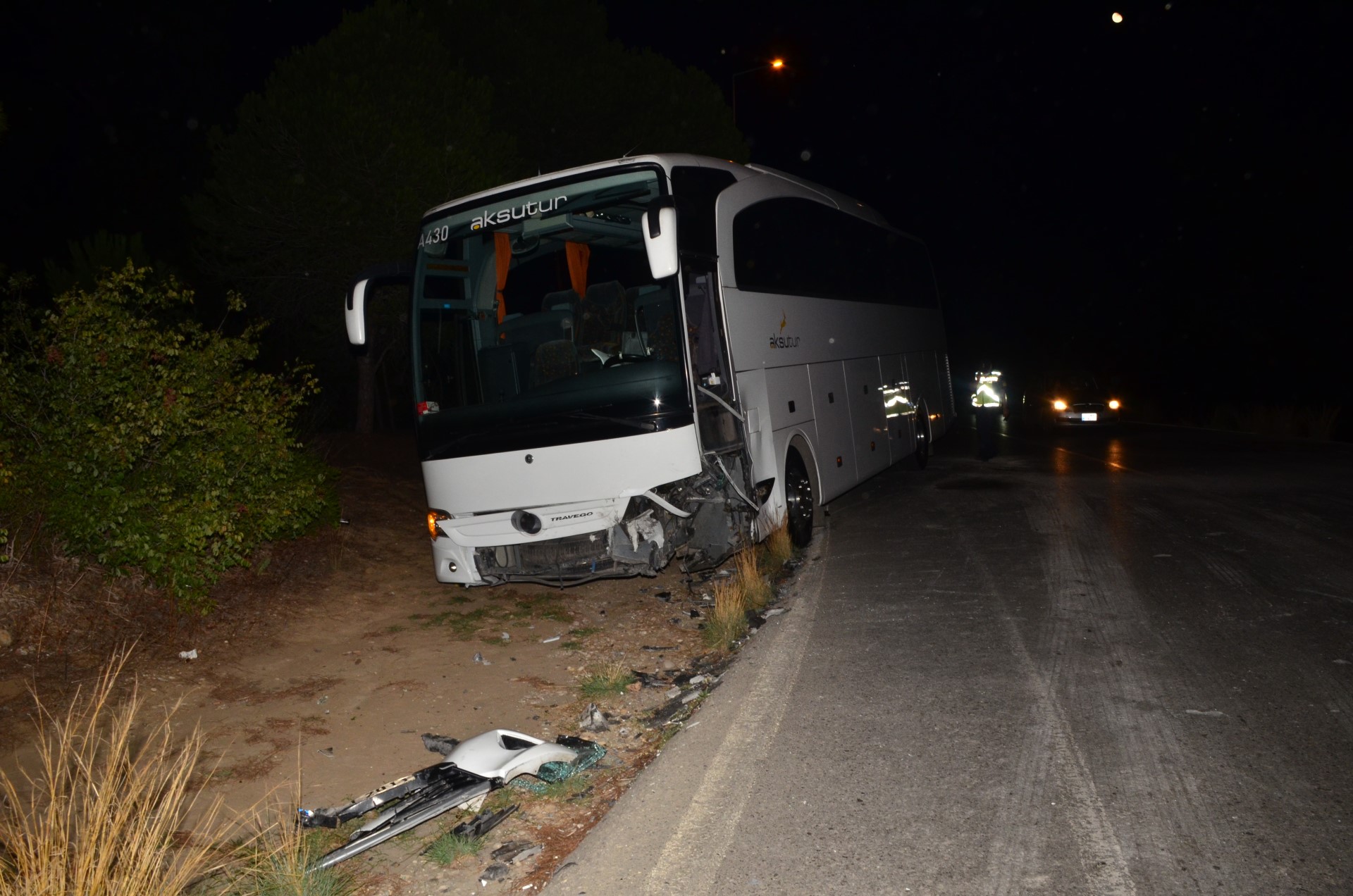 Antalya'da tur otobüsü kaza yaptı: 2 yaralı