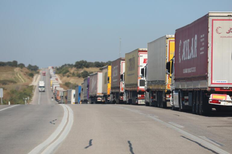 Hamzabeyli Sınır Kapısı'nda tır kuyruğu 20 kilometreyi buldu