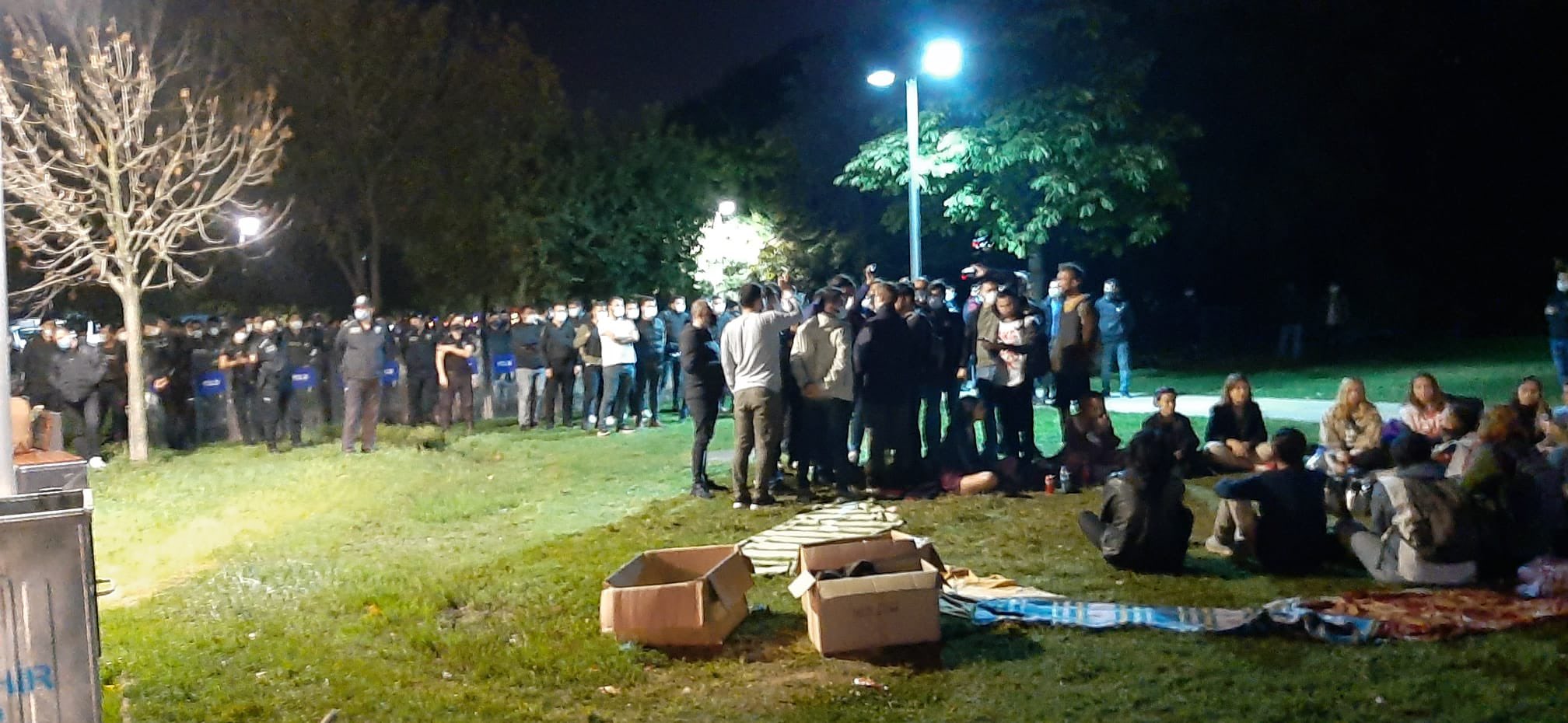 Barınama sorunu yaşayan öğrencilerin Kadıköy'deki eylemine müdahale