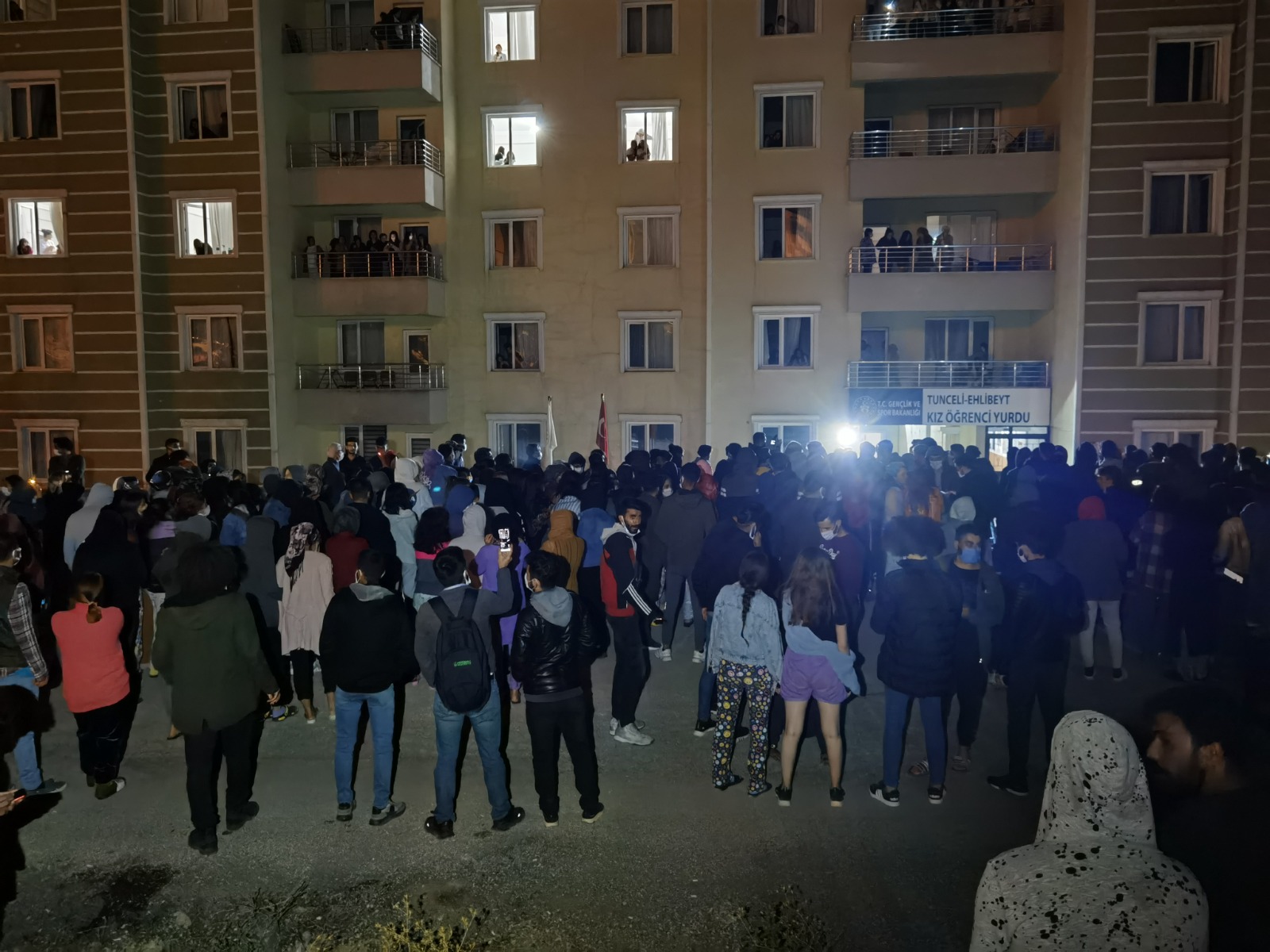 Tunceli'de 5 öğrenci yer yok denilerek yurttan atıldı