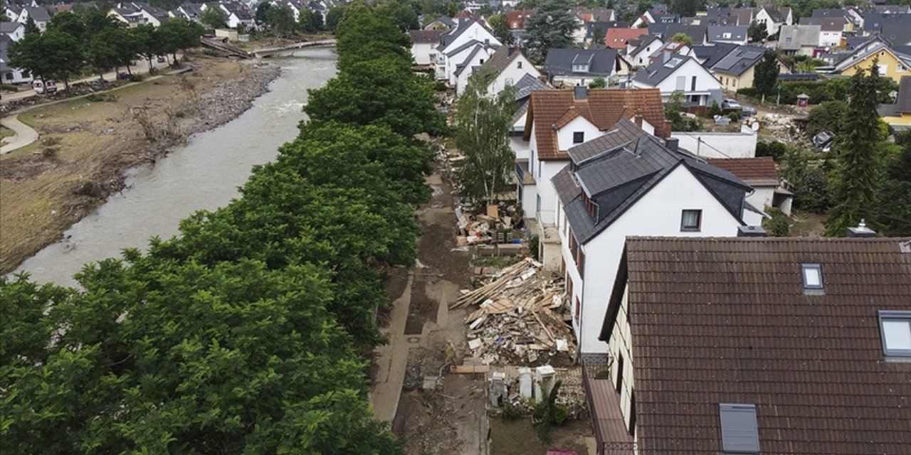 Almanya'da sel mağdurları için ayrılan akaryakıta usulsüzlük soruşturması