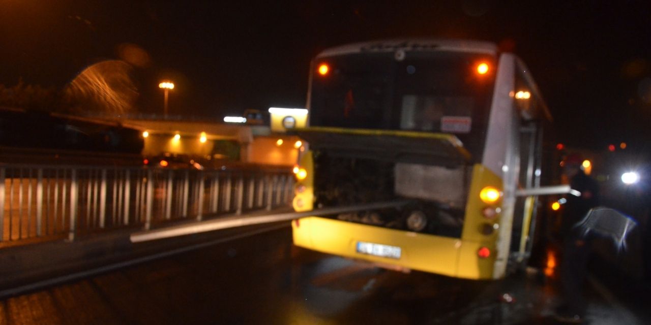 İETT otobüsü bariyerlere saplandı: 4 yaralı