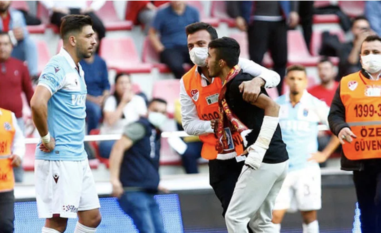 Sahaya girdi, Bakasetas'ın üzerine yürüdü!