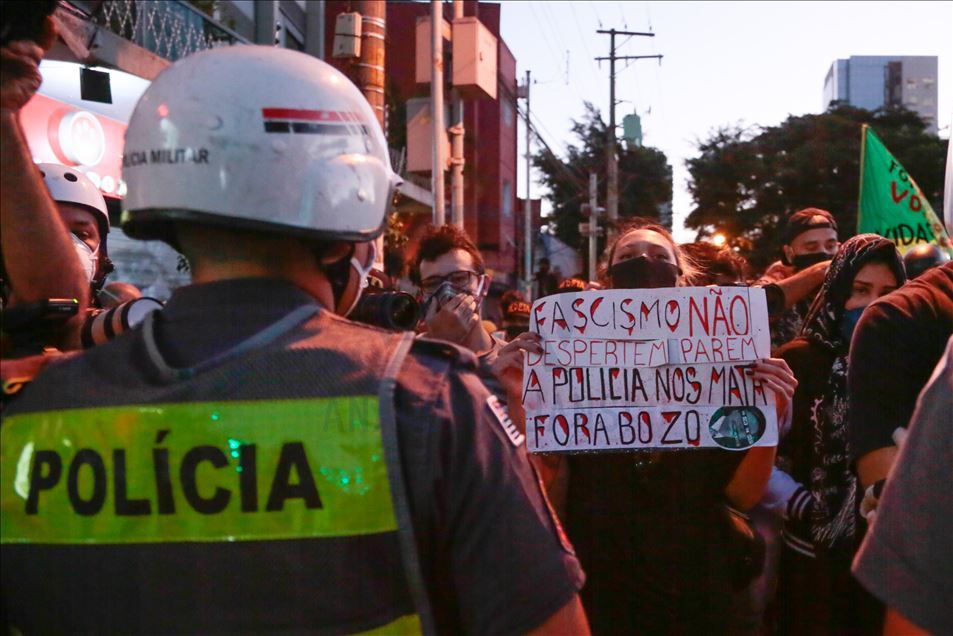 Brezilya sokaklarında Bolsonaro protesto edildi