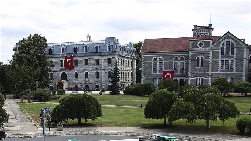 Boğaziçi Üniversitesi'nde öğrencilere sert müdahale