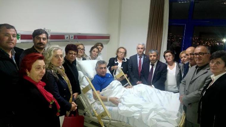 Kongreden çıkıp, hastanede tedavi gören Başkan Mustafa İnce'yi ziyarete gittiler