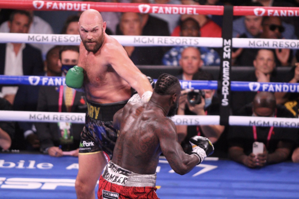 Tyson Fury, Deontay Wilder’ı nakavt etti