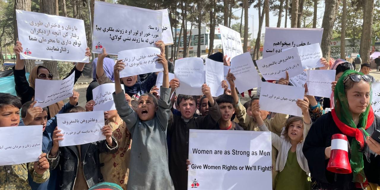 Afganistan'da kadınlardan protesto: Sesimizi duymuyor musunuz?