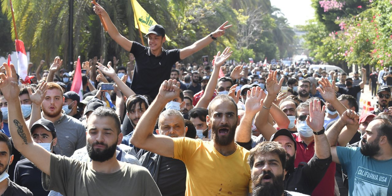 Beyrut karıştı: Protestoda ölü ve yaralılar var