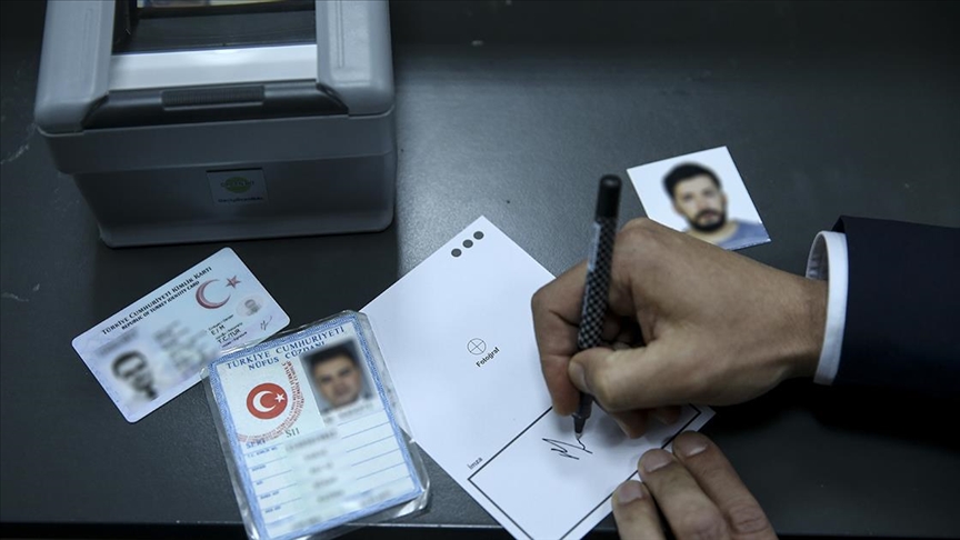 Kimlik kartlarında yeni dönem!